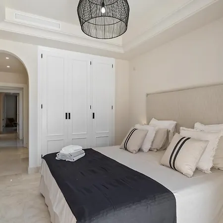 Vacation I Vasari, Near Marina, Private Pool, Rooftop Views, Big Groups *