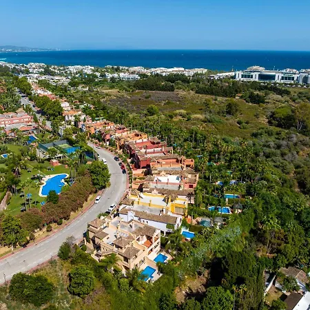 Villa Vacation I Vasari, Near Marina, Private Pool, Rooftop Views, Big Groups