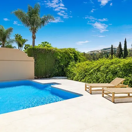 Vacation I Vasari, Near Marina, Private Pool, Rooftop Views, Big Groups Villa