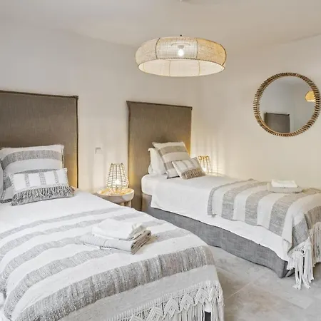 Villa Vacation I Vasari, Near Marina, Private Pool, Rooftop Views, Big Groups *