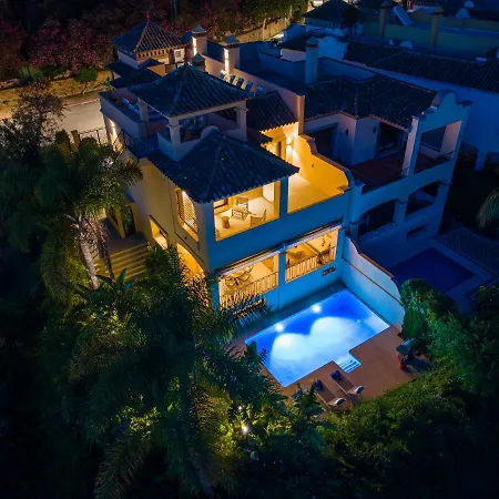Vacation I Vasari, Near Marina, Private Pool, Rooftop Views, Big Groups Villa Marbella