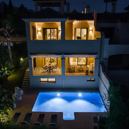 Villa Vacation I Vasari, Near Marina, Private Pool, Rooftop Views, Big Groups