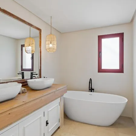 Vacation I Vasari, Near Marina, Private Pool, Rooftop Views, Big Groups * Marbella