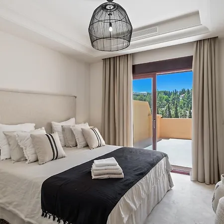 Vacation I Vasari, Near Marina, Private Pool, Rooftop Views, Big Groups Marbella
