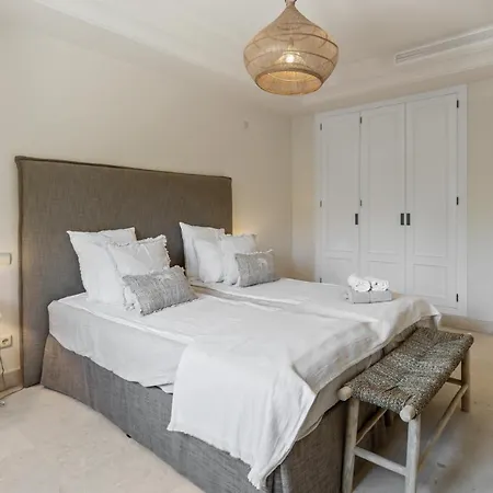 Villa Vacation I Vasari, Near Marina, Private Pool, Rooftop Views, Big Groups