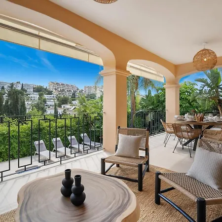 Villa Vacation I Vasari, Near Marina, Private Pool, Rooftop Views, Big Groups Marbella