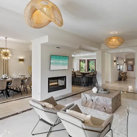 Vacation I Vasari, Near Marina, Private Pool, Rooftop Views, Big Groups Villa Marbella