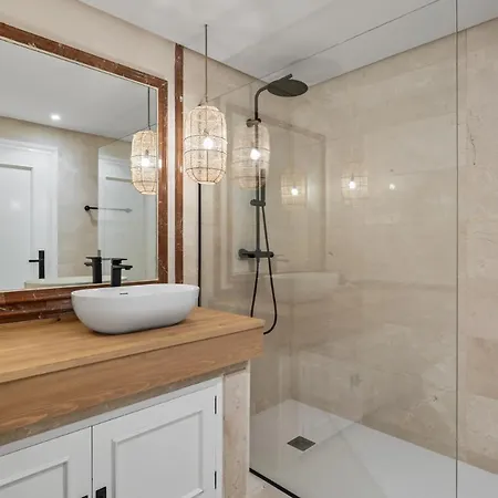Villa Vacation I Vasari, Near Marina, Private Pool, Rooftop Views, Big Groups *