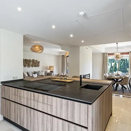 Villa Vacation I Vasari, Near Marina, Private Pool, Rooftop Views, Big Groups