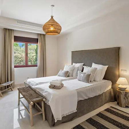 Vacation I Vasari, Near Marina, Private Pool, Rooftop Views, Big Groups Marbella