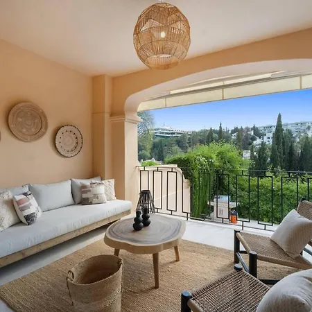 Vacation I Vasari, Near Marina, Private Pool, Rooftop Views, Big Groups Villa *