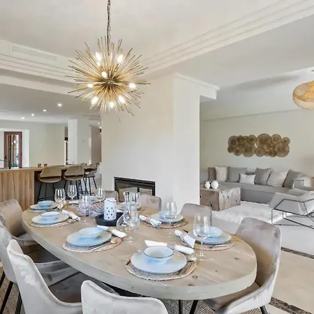 Vacation I Vasari, Near Marina, Private Pool, Rooftop Views, Big Groups