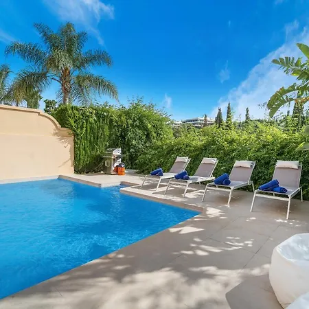 Vacation I Vasari, Near Marina, Private Pool, Rooftop Views, Big Groups Villa